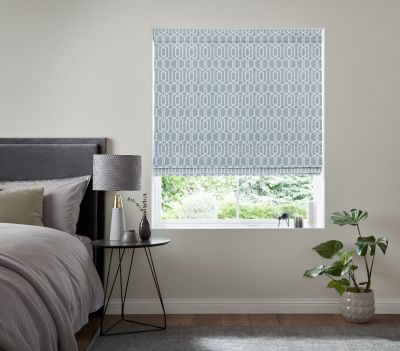 ELEANOR DUCKEGG – ROMAN BLIND