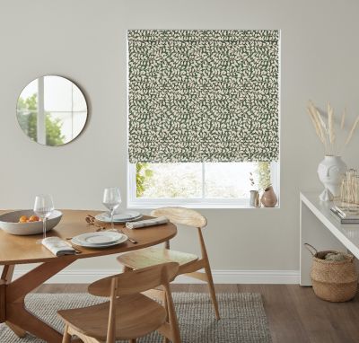 ESTELLE OLIVE – ROMAN BLIND