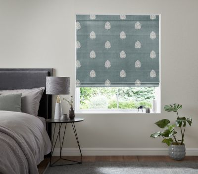 LARINN PEACOCK – ROMAN BLIND