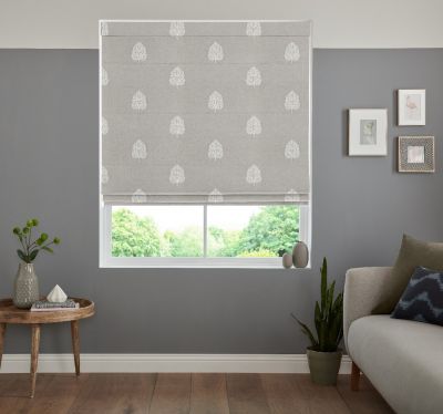 LARINN SILVER – ROMAN BLIND